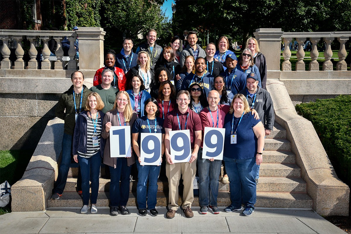 Group of class of 1999 students holding &quot;1999&quot; sig